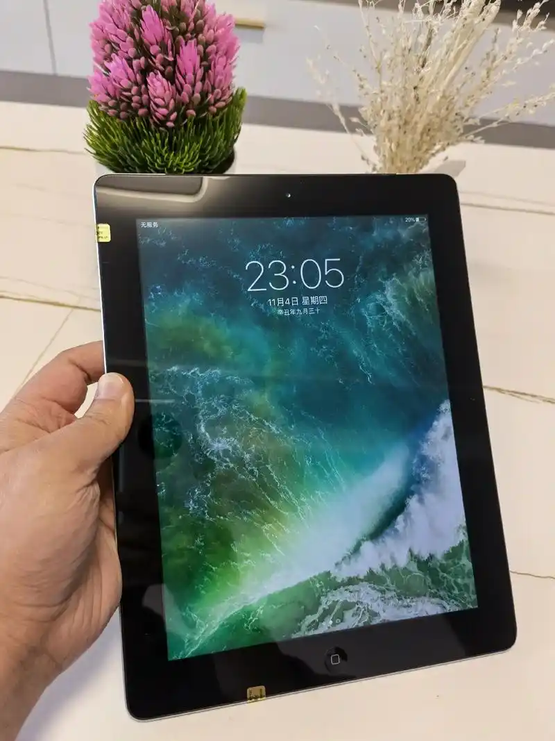 ipad 4代  如果不玩大型游戏,9.7寸视网膜屏幕的4代 - 抖音