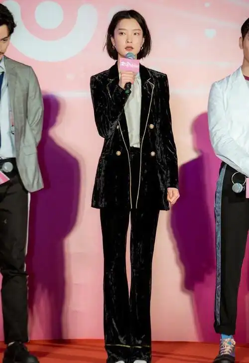 杜鹃这179的身高太可怕,一站起来全体尴尬