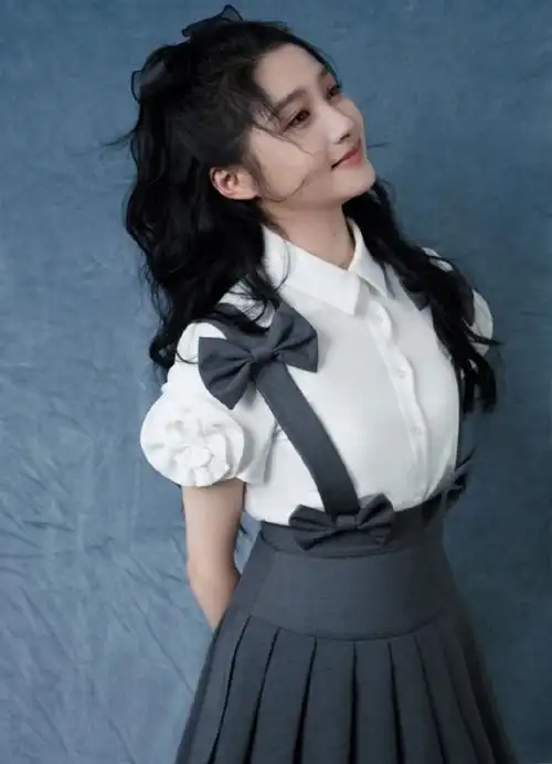 关晓彤六一晚会舞台造型元气满满 头戴蝴蝶结俏皮可爱_娱乐频道__中国