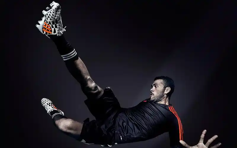 2014世界杯炫酷黑色足球明星壁纸高清 第一辑