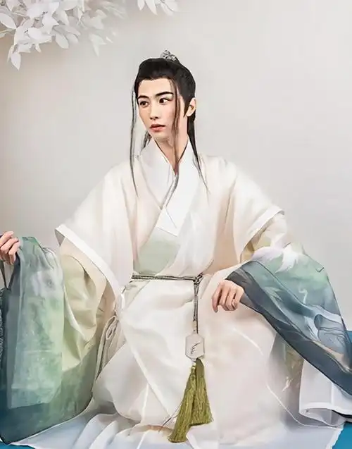 两种不同风格的男款汉服,可帅气可儒雅,你更喜欢哪一种
