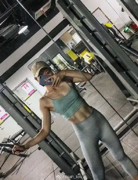 中国女生的腹肌有多美你们感受下