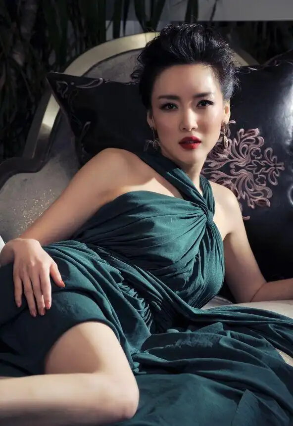 她在刑侦剧《刑警队长》中饰演邱冰,你还记得干练率真的警花吗