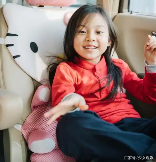 有一种"整容"叫甜馨长大,颜值越来越高,和妈妈的颜值有一拼