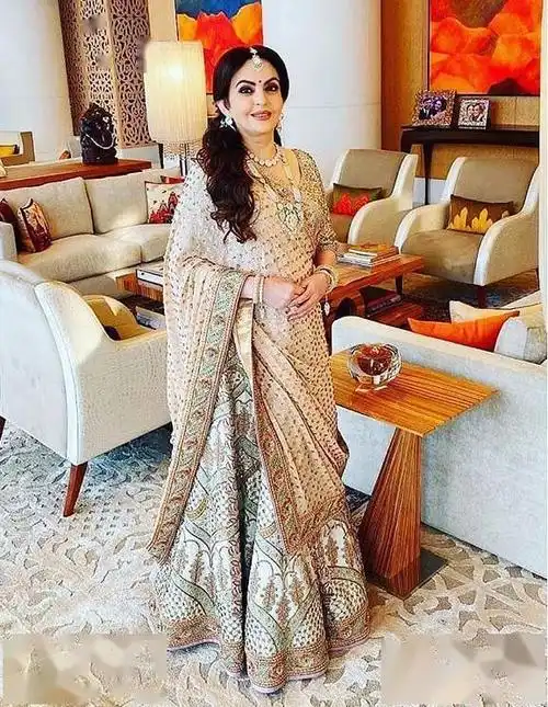 他美艳无双,受尽宠爱又有强大经商头脑的妻子——妮塔·安巴尼才是