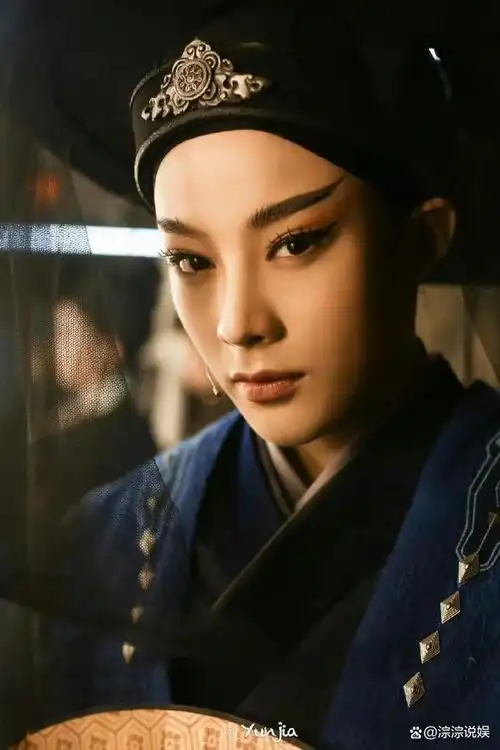 越剧"小生"陈丽君因女扮男装潇洒帅气被大家熟知.