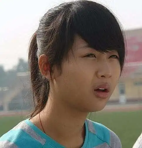 杨紫又胖回来了?小礼服勒出"游泳圈",身材从l码变成4xl