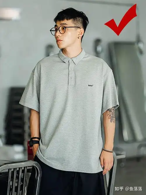 偏瘦男生穿衣显壮技巧体型较瘦的男生如何穿衣搭配偏瘦的男生怎么穿衣