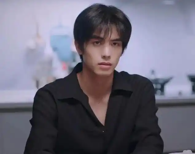 angelababy抽烟玩游戏视频曝光却意外导致宋威龙被夸