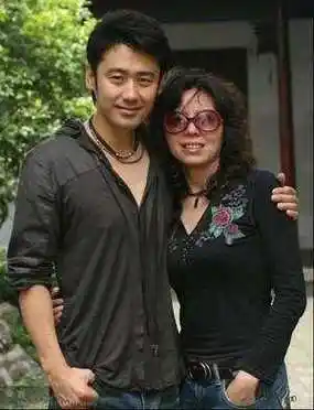 吴秀波妻子和孩子近照曝光?