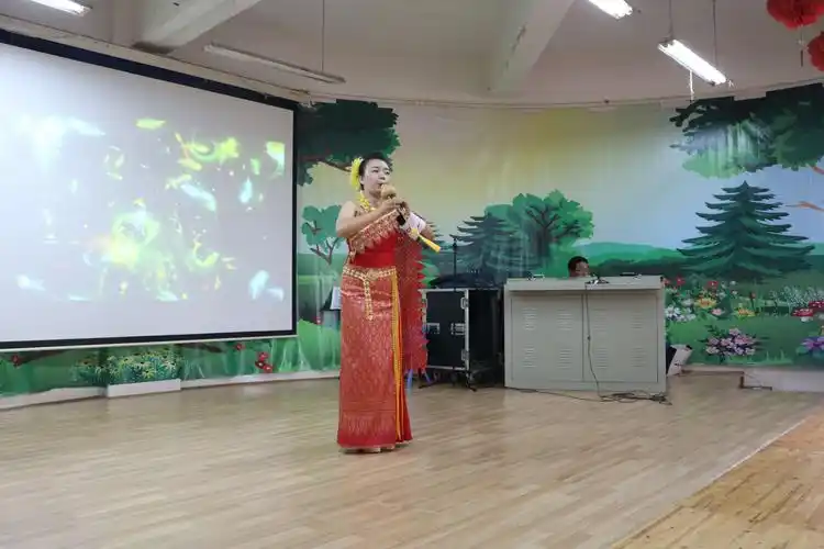 宋艳丽老师葫芦丝独奏《赶摆》