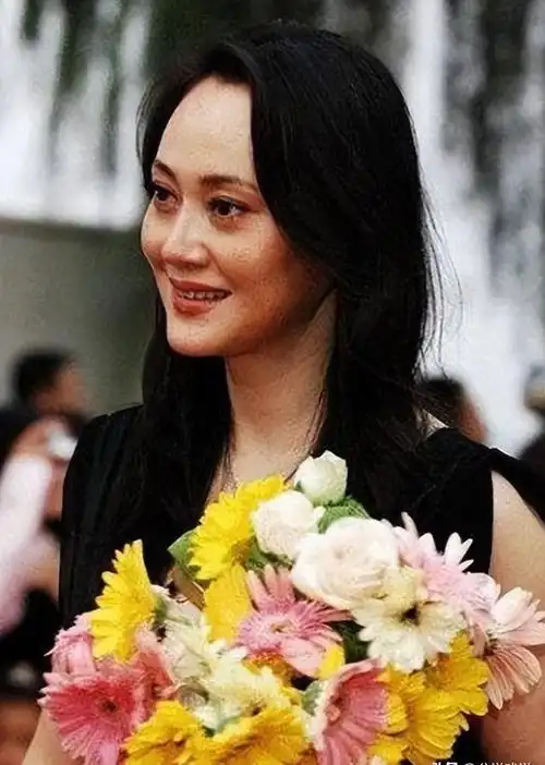 大宋佳:前夫比她大21岁,46岁生二娃,55岁再婚嫁比利时富商
