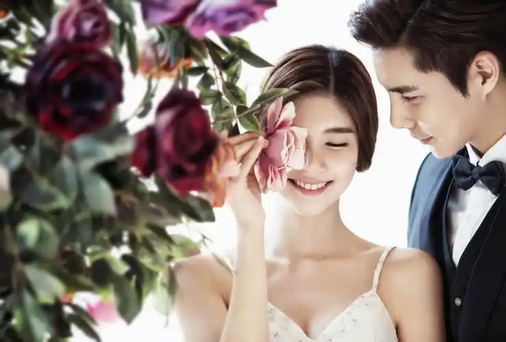 拍婚纱照怎么笑上镜