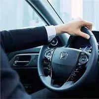 单手握方向盘豪车头像_微信头像图片大全