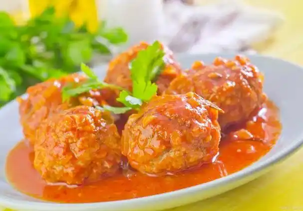 红烧狮子头:家常做法大揭秘,色香味俱全,满满幸福感!