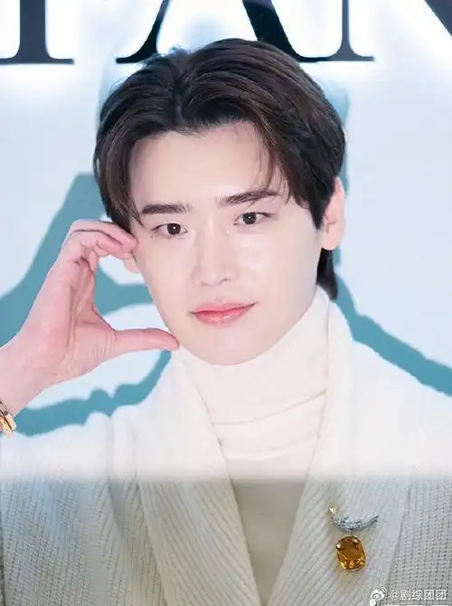 李钟硕今日活动图,怎么还是