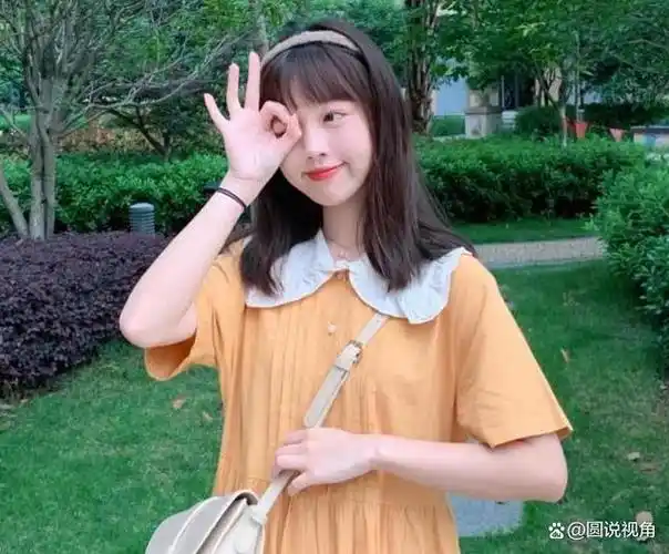 隔壁邻居家的小女儿,她本人长得很漂亮,是那种活泼可爱的小女生.